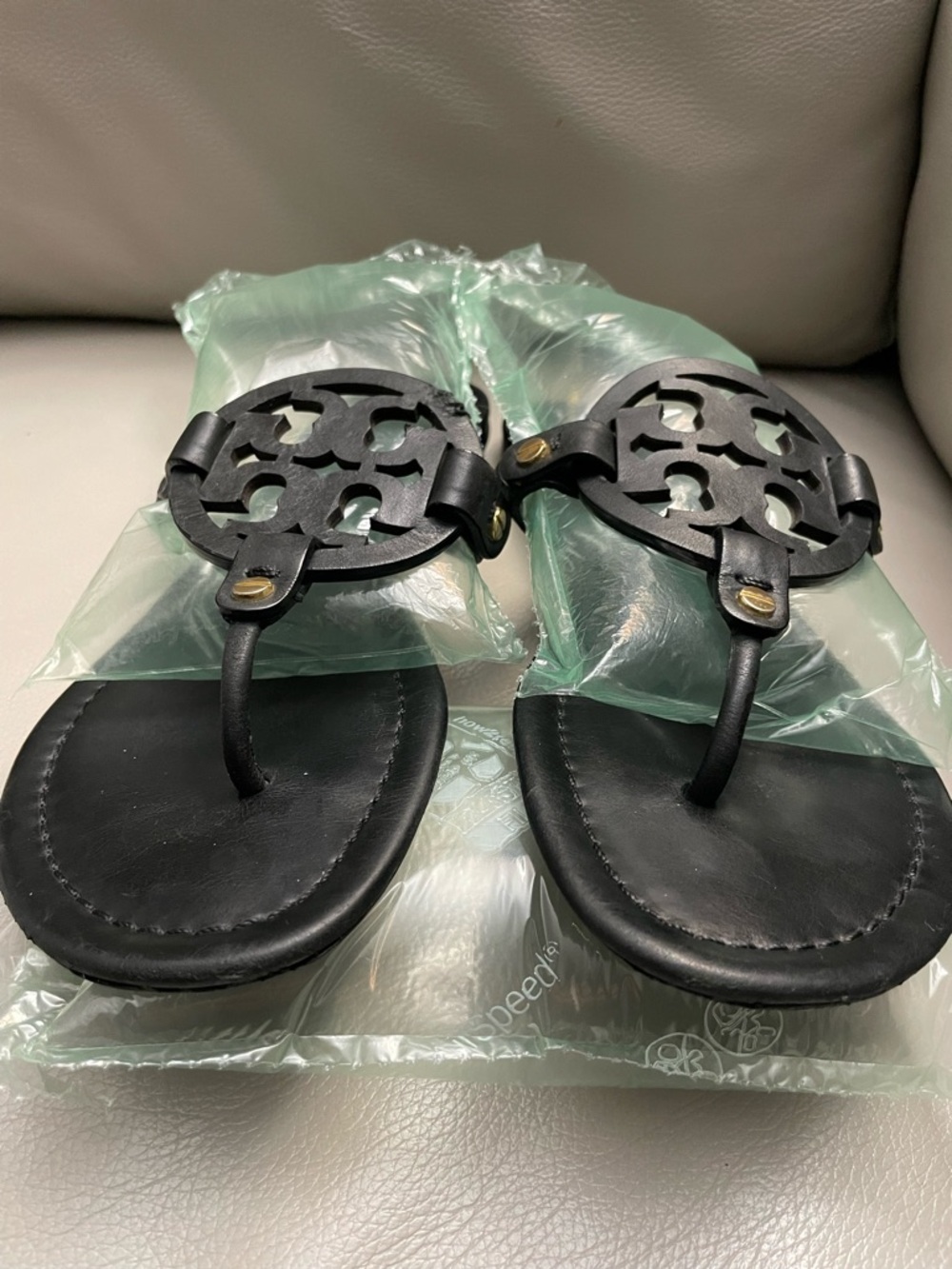 Tory Burch Black Leather Logo Thong Sandals with Gold Studs Sz.9.5 - Picture 2 of 8